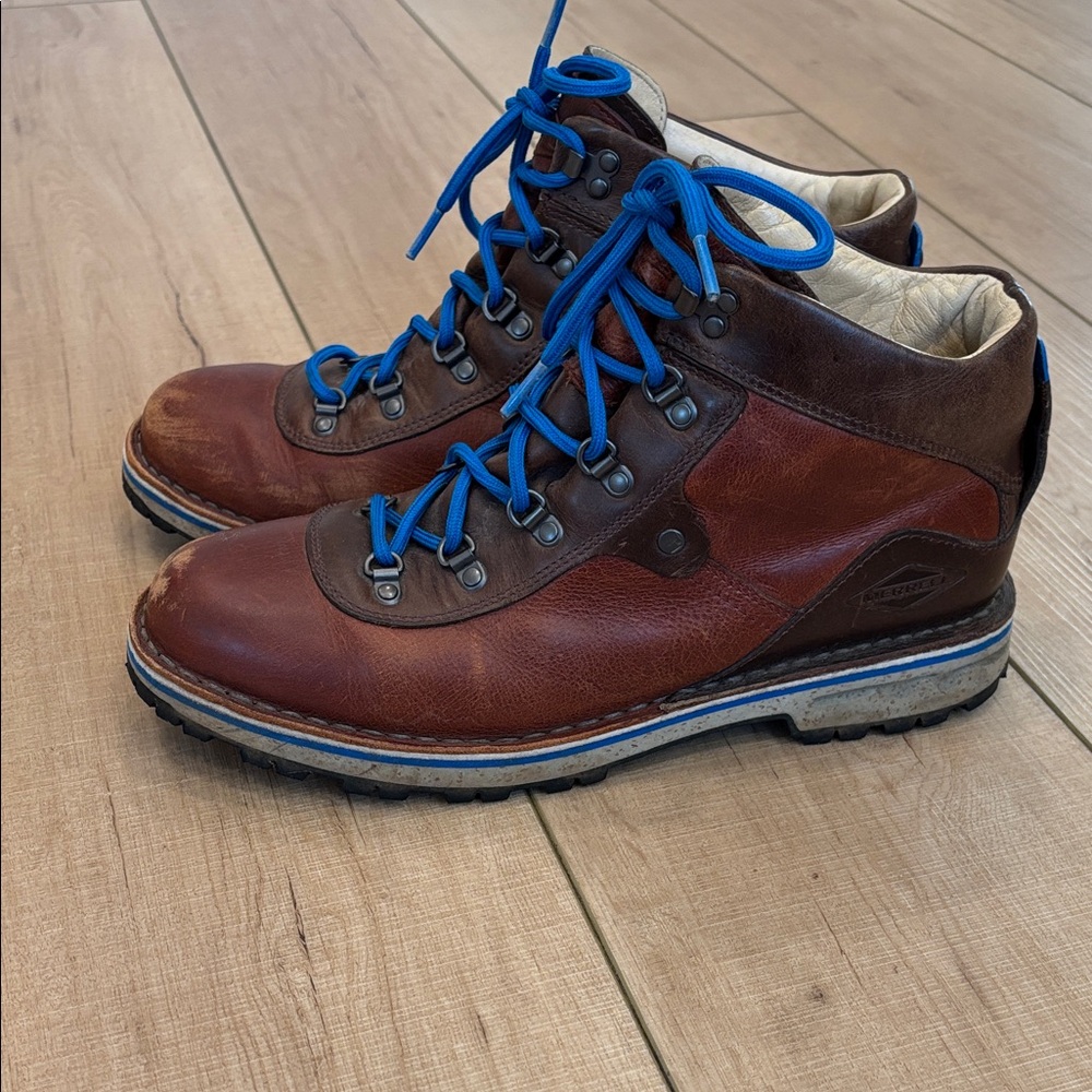 Merrell Waitsfield Brown Leather Lace Up Boots with Blue Laces